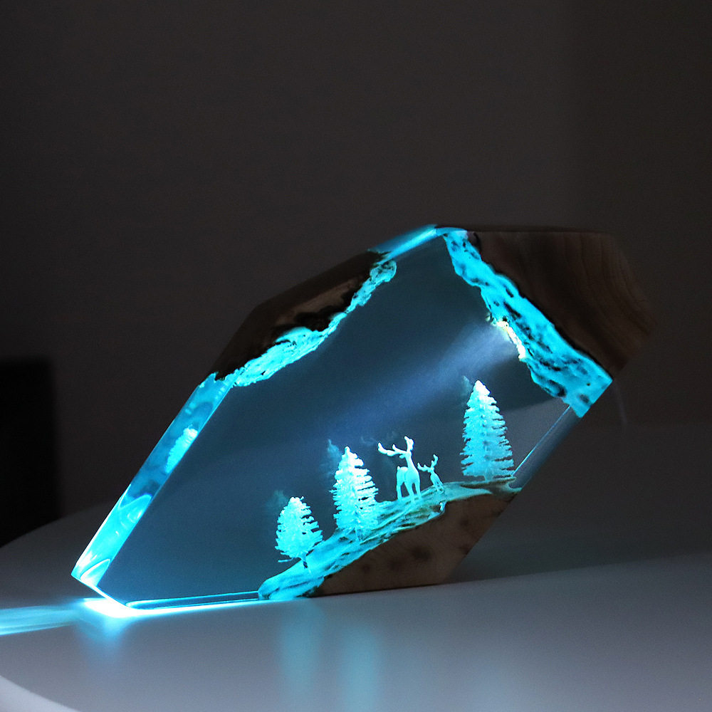 Crafting Resin - 森の妖精鹿デスクトップアート、パーソナライズされた発光オーナメント、沈没船タコ、聖なる木製樹脂製ホームデコレーションクラフトアイテム