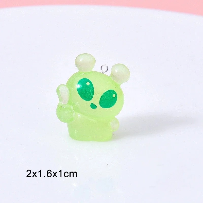 10 個かわいいミニグリーンエイリアン樹脂チャーム発光フラッ - Resin Craft Projects のレビューと価格