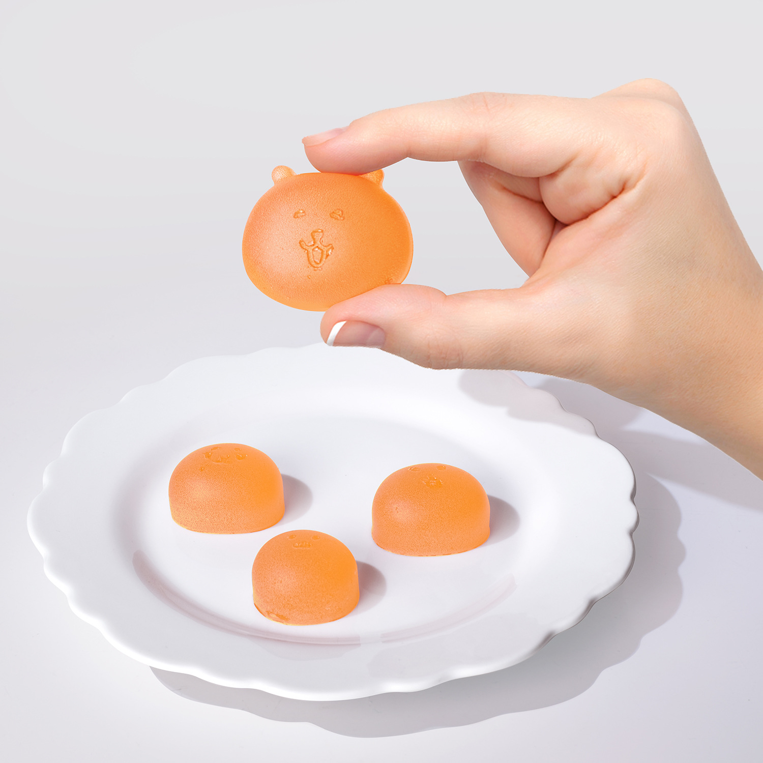 かわいいジョークベアシリコン製製氷皿 蓋付き収納ボックス キ - Silicone Mold Tray のレビューと価格