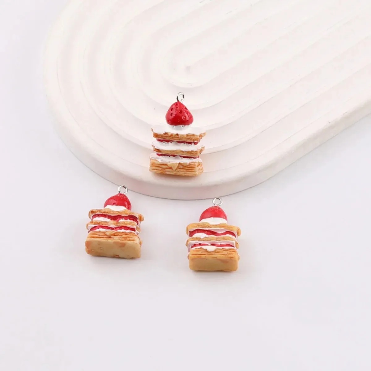 10個入り ミニシミュレーションストロベリーケーキ レジンペ - Resin Craft Projects のレビューと価格