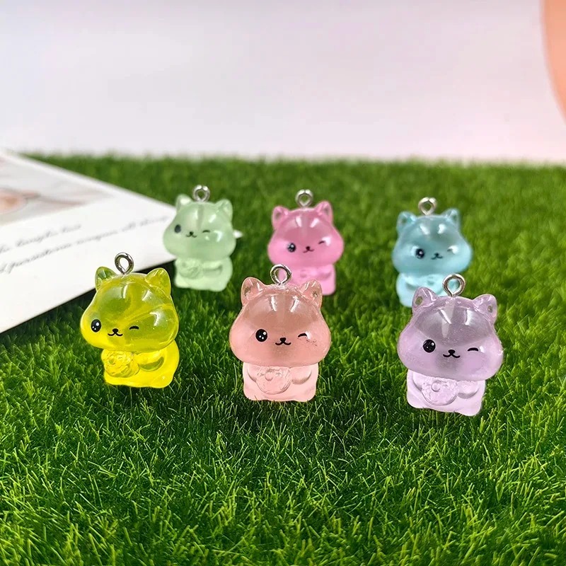 10 個暗闇で光るかわいいリス樹脂チャーム発光動物ペンダント - Resin Craft Supplies のレビューと価格